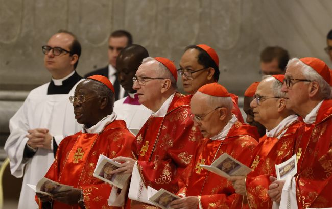 Черный дым над Ватиканом: как завершилось первое голосование конклава