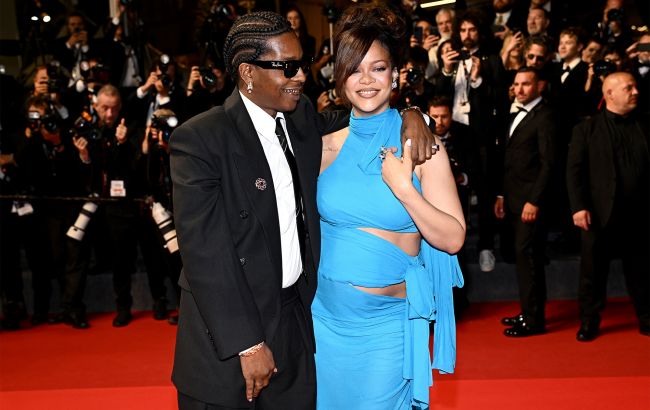 Беременная Рианна в эффектном образе затмила всех на красной дорожке в Каннах (фото)