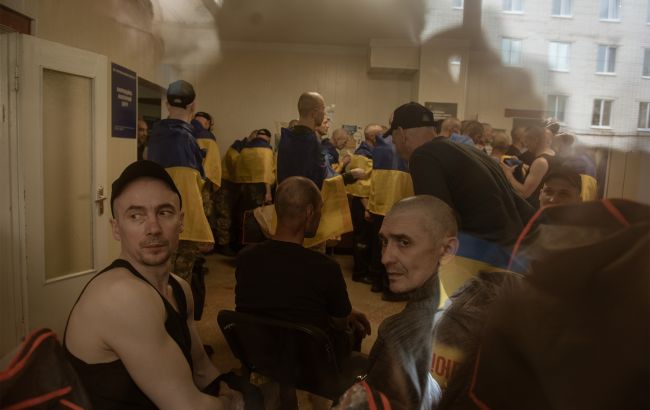 Выжгли "Слава России": фото пыток украинского военного настоящее - ГУР