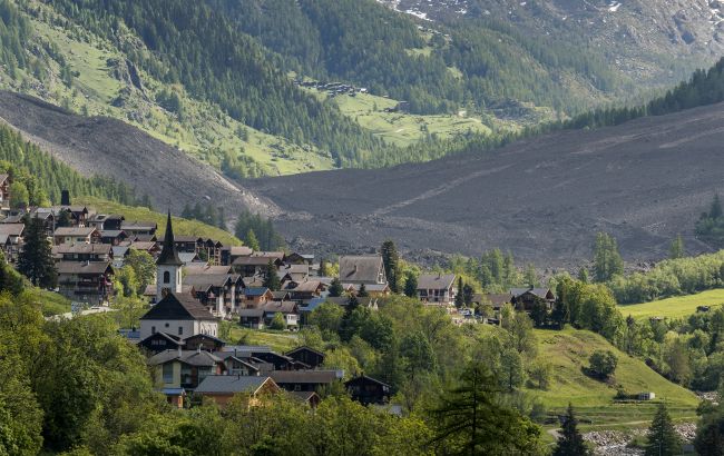 Село стерто с карты: в Швейцарии ледник на 90% разрушил Блаттен, один человек пропал