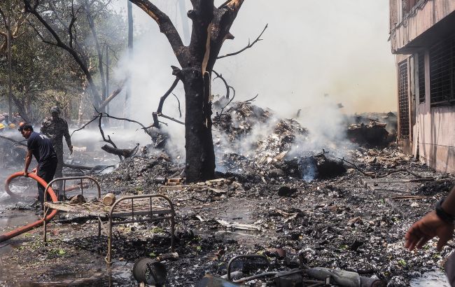 Авиакатастрофа в Индии: один пассажир выжил после крушения Boeing 787