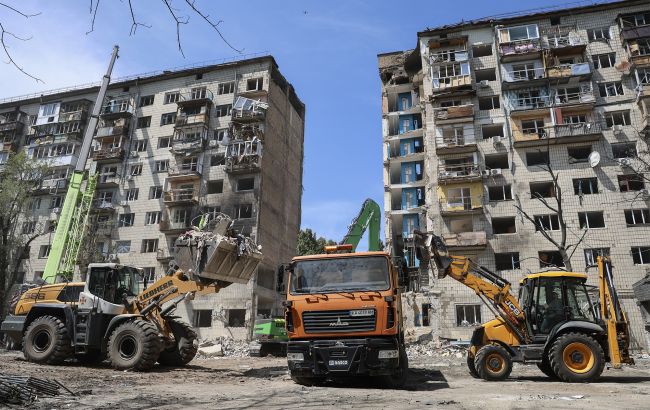 "Глаза - как вселенная страха". Под завалами разрушенного ракетой дома в Киеве нашли кота
