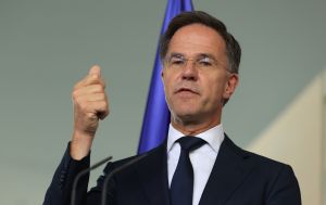 Зброю для України від США перенаправлять на Близький Схід? Рютте висловився про чутки