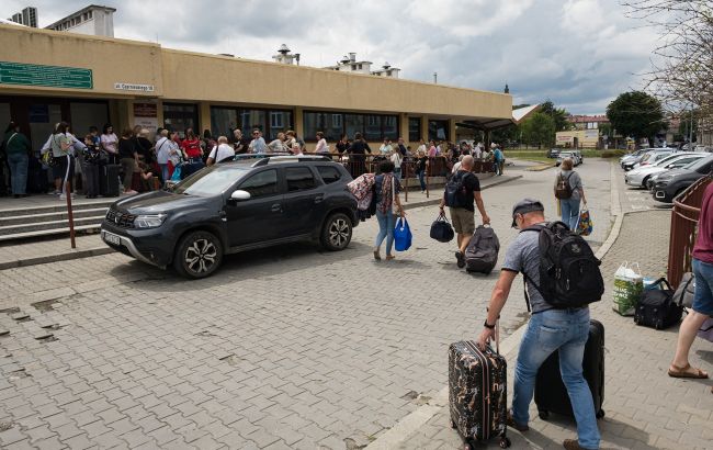 В Польше оппозиция предлагает депортировать безработных украинских мужчин