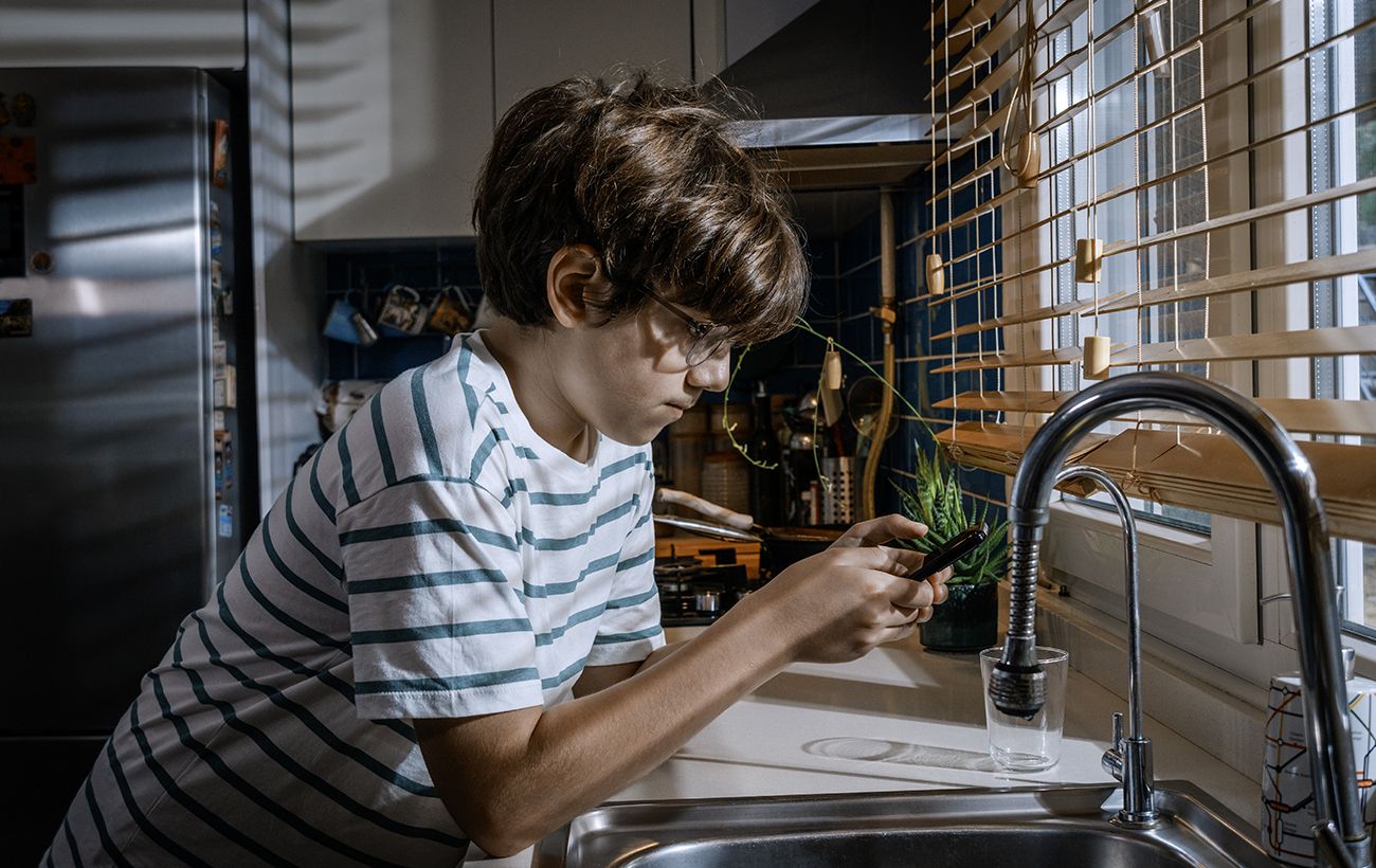 Звичайний смартфон "навчили" перевіряти якість води: усього 60 секунд і ніяких реагентів