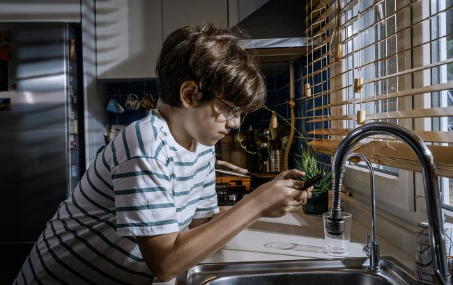 Звичайний смартфон "навчили" перевіряти якість води: усього 60 секунд і ніяких реагентів