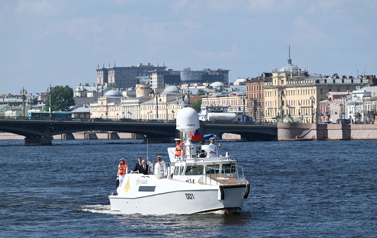 Росія побоялася проводити свій головний військово-морський парад, - розвідка Британії