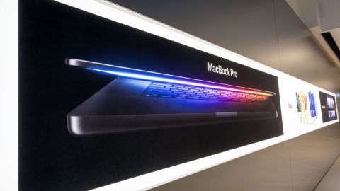 Apple выпустила MacBook Pro с M5 - характеристики и фото | РБК Украина