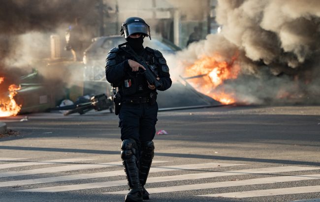 Масові заворушення та сотні затриманих: Францію охопили масштабні протести