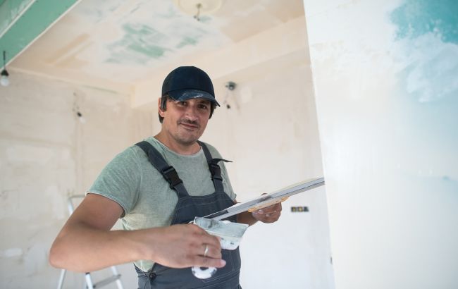 Як швидко замаскувати дірку в гіпсокартоні: 6 лайфхаків, про які мовчать будівельники