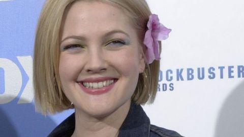 Бунтарка с ангельской внешностью: как менялась с годами Дрю Бэрримор