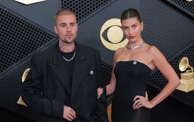 Джастин Бибер лишь в носках и боксерах феерично вернулся на сцену "Грэмми" (видео)