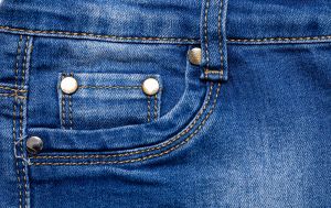 Таємниця маленької кишені на джинсах розкрита: більшість користується нею неправильно
