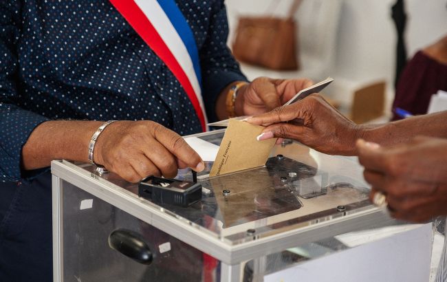 Гиттлер победил Зеленского: на местных выборах во Франции произошел политический курьез