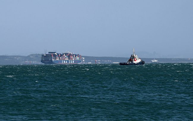 Перше європейське судно пройшло через Ормузьку протоку