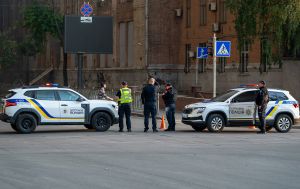 У Києві чоловік привів у дію боєприпас, постраждали четверо людей
