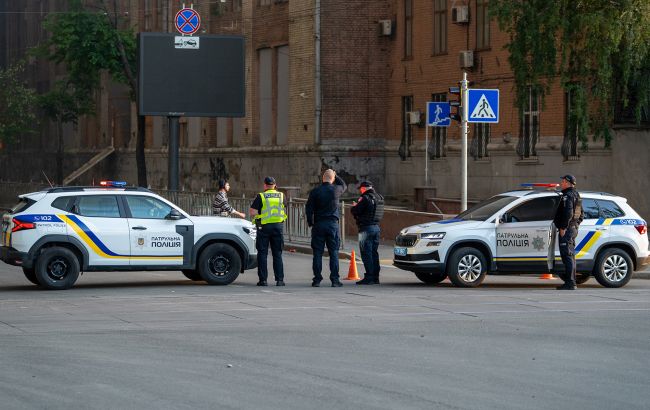 У Києві чоловік привів у дію боєприпас, постраждали четверо людей