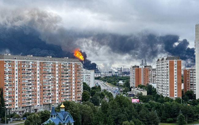"Время завершать эту войну": Зеленский подтвердил атаку на Московский НПЗ