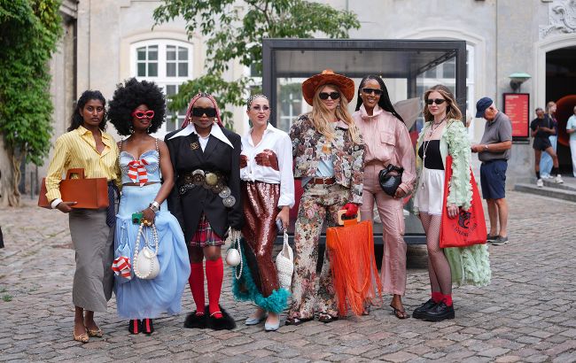 Бахрома, оверсайз та яскраві принти:  головні street style тренди від гостей Тижня моди в Копенгагені