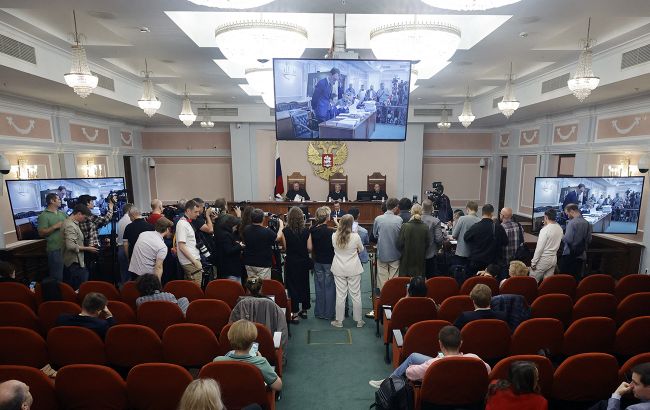Заборона і масові затримання: Верховний суд РФ остаточно зняв з виборів "Яблуко"