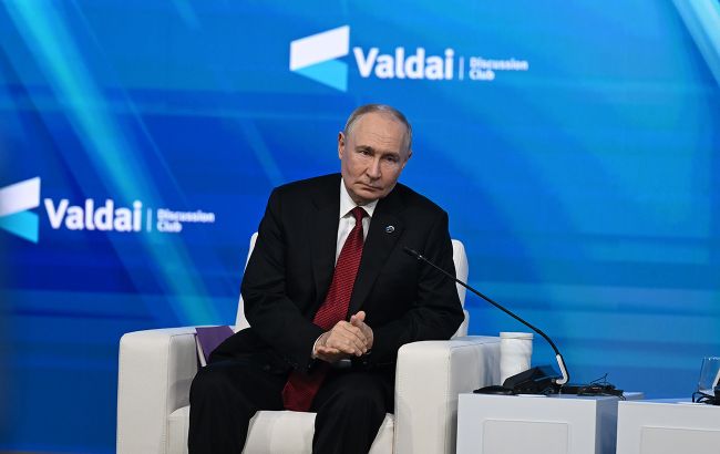 Путін видав порцію абсурду про Україну: "війну не починали і першими по мирних не б'ємо"