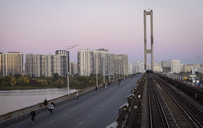Південний міст у Києві перевіряють на міцність після атаки: коли будуть результати