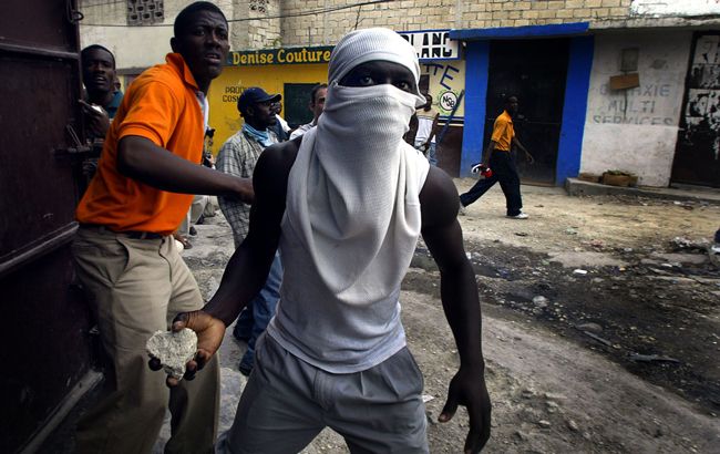 На Гаити проходят антиправительственные протесты, есть жертвы