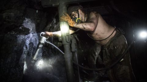 На окупованому Донбасі обірвався трос у шахті, загинули 9 гірників