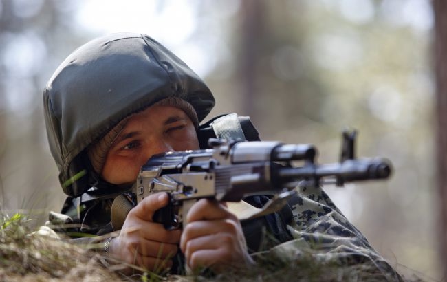 Боевики запускали беспилотники и начали утро с обстрелов: ранен украинский военный