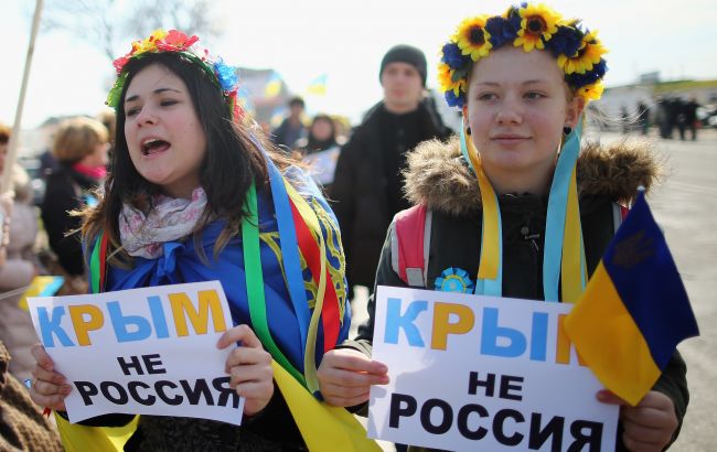 "Влада" Криму забороняє говорити українською і кримськотатарською мовами