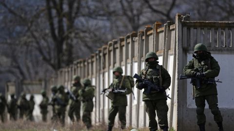 В аэропорту задержали перевозчика из Крыма. Помогал с призывом в армию РФ