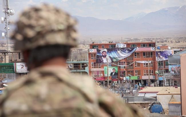 Атака смертника в Афганистане: по меньшей мере 13 человек погибли