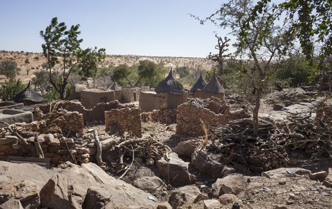 У Малі під час нападу на село вбили близько сотні людей