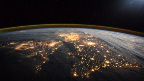 SpaceX вивела на орбіту супутник французької компанії: відео запуску ракети