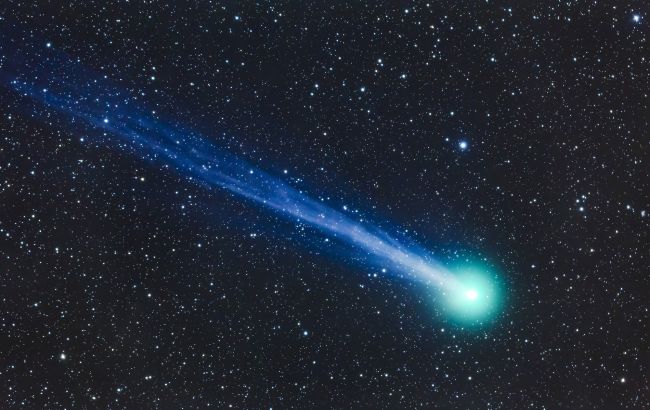 Диявольська комета все ближче: коли та як її можна буде побачити