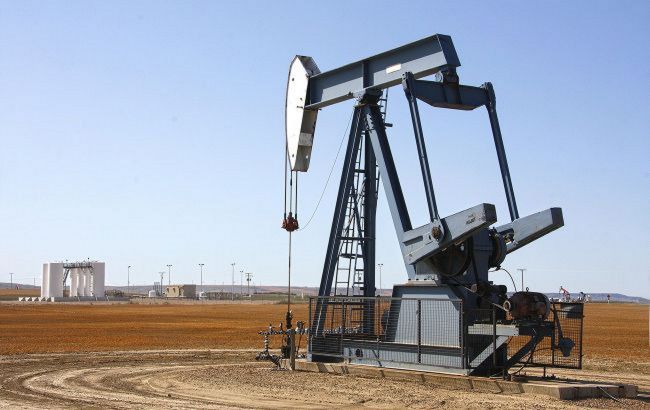 Цены на нефть падают максимальными с лета темпами