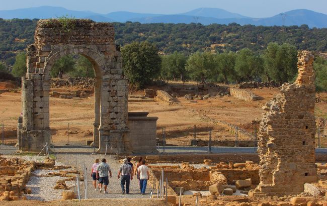 Как старинный туристический город в Испании за один день превратили в призрак: во всем виноваты чиновники