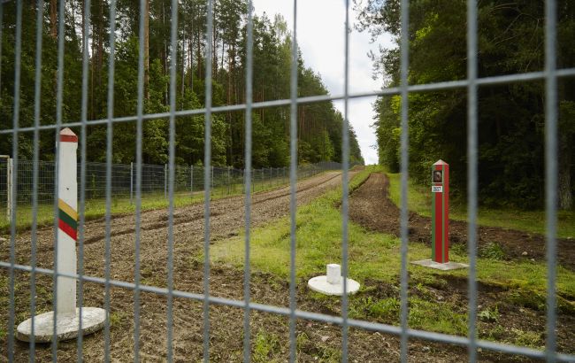 Литва почала будівництво паркану на кордоні з Білоруссю