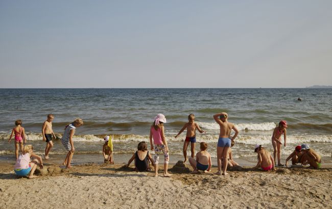 Скандал под Киевом: по льготным путевкам на море поехали отдыхать дети чиновников