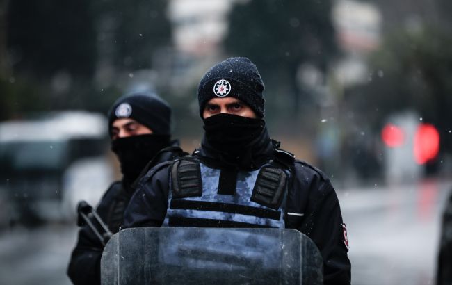 В Турции мужчина захватил в заложники работников завода: в знак протеста против войны в Газе
