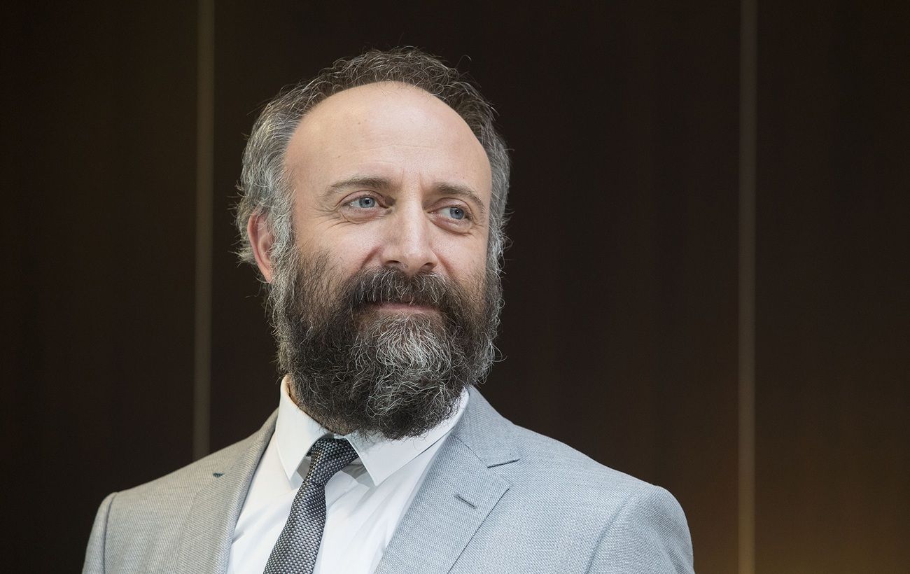 Зірка "Величного століття" Халіт Ергенч побував в Росії та здивував заявою про борщ