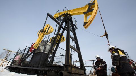Доходы России от нефти упали до минимума за пять лет