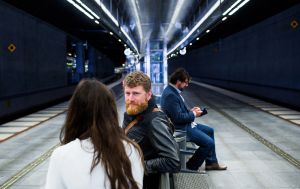 Забудьте про Tinder: 5 лайфхаків для знайомства в реальному житті, які працюють безвідмовно