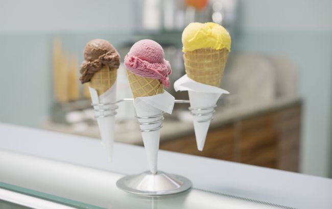 Можно ли есть мороженое с белым инеем на поверхности: ответ стоит знать всем