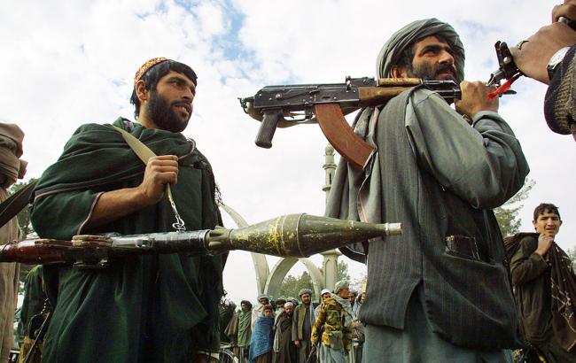 Бойовики "Талібану" напали на військову базу в Афганістані, десятки загиблих