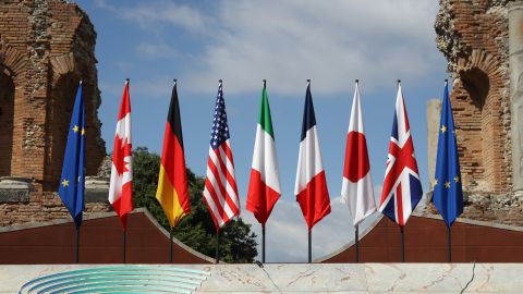 Посли G7 пообіцяли допомогти Україні з вакцинацією від COVID