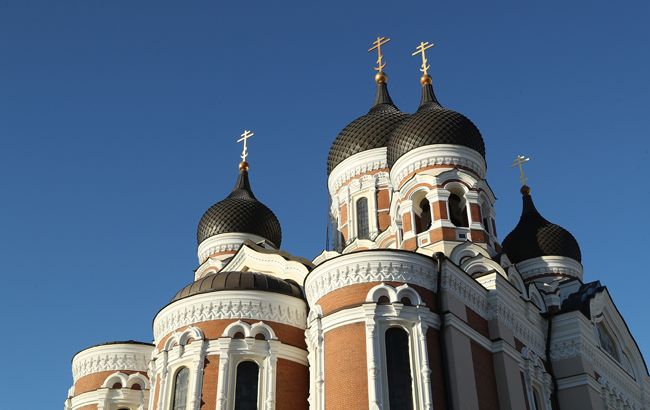 Російська церква за кордоном призупинила служіння з Константинополем