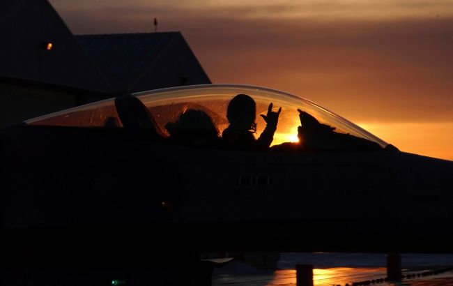 Українських пілотів вчать літати F-16 на без GPS, - ЗМІ