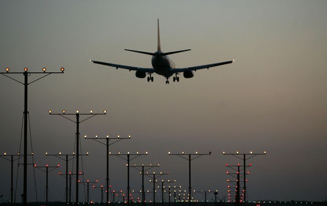Рейс EasyJet Нант-Порту оголосив надзвичайну ситуацію. Летить до найближчого аеропорту