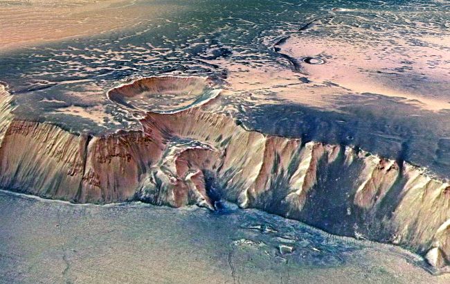 Китайський зонд надіслав кадри з орбіти Марсу